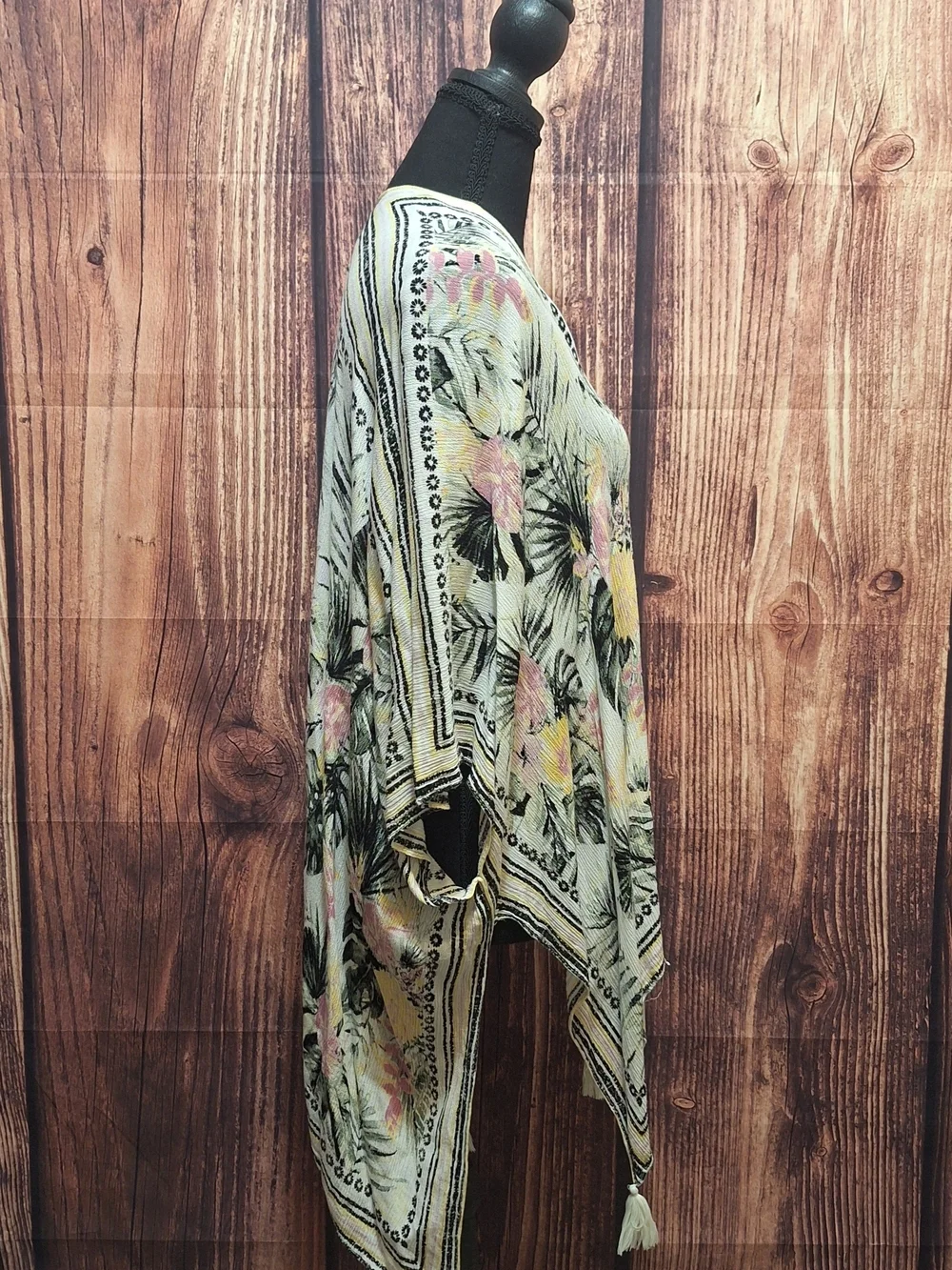 Vince Camuto Floral Palm Print Tassel Shawl One Size!